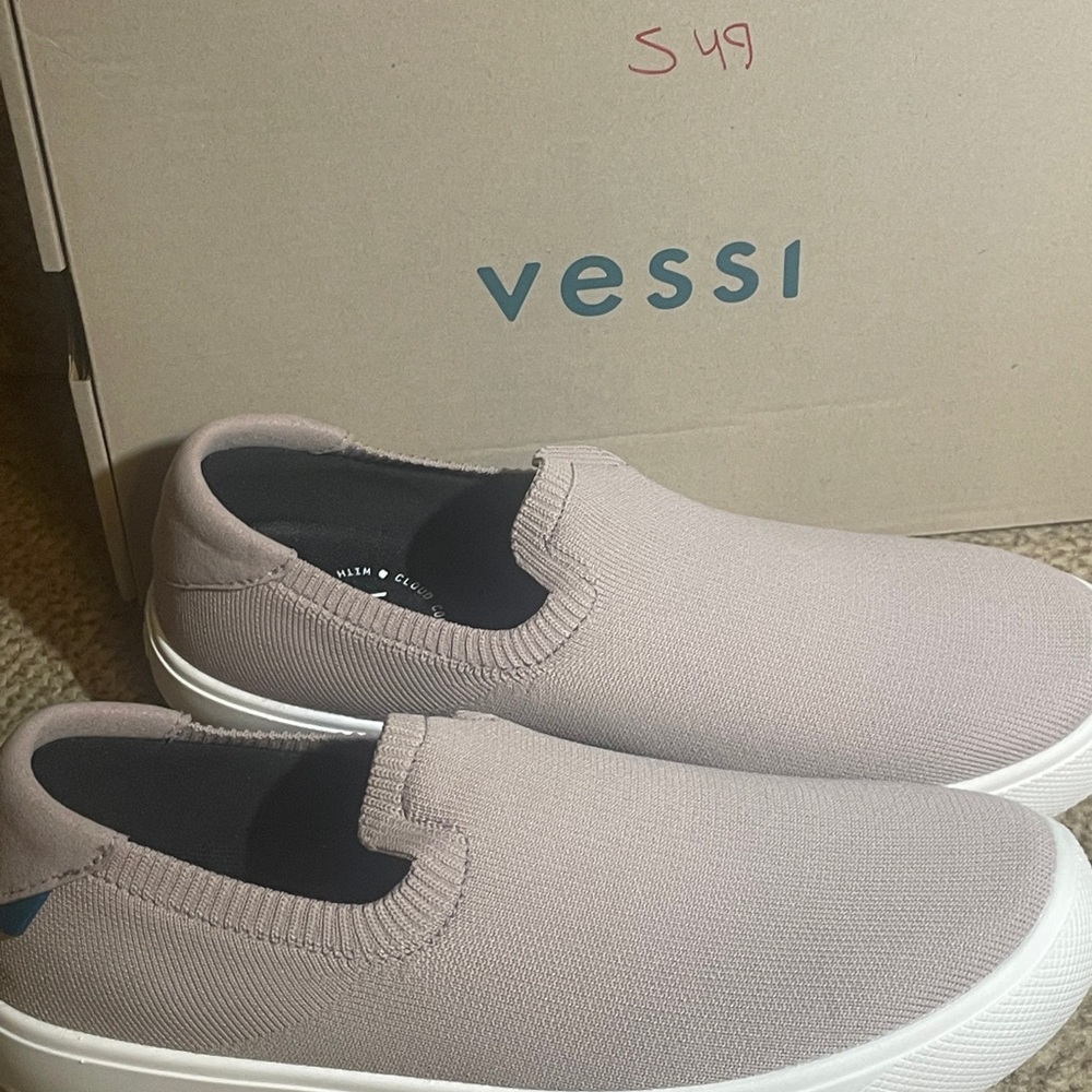 New Vessi Women's Boardwalk Slip On Waterproof Marsh Brown Sz 8